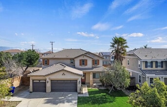 6825 Tahoe Way in Fontana, CA - Building Photo - Building Photo