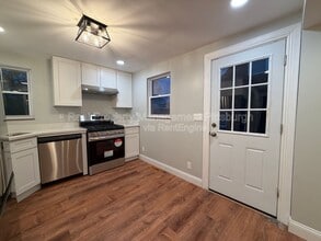 1053 Edward Dr in Pittsburgh, PA - Building Photo - Building Photo