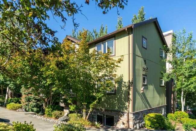 property at 15152 NE 82nd St
