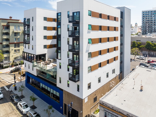 The Helm in San Diego, CA - Foto de edificio - Building Photo