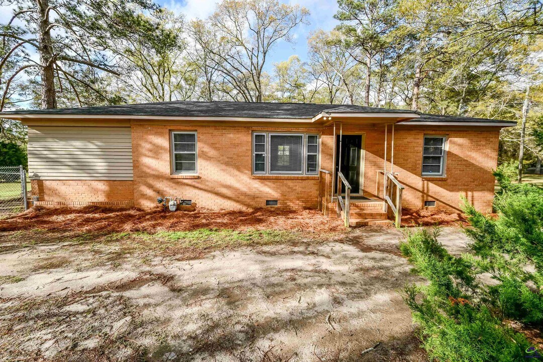 461 SR 96 in Bonaire, GA - Building Photo