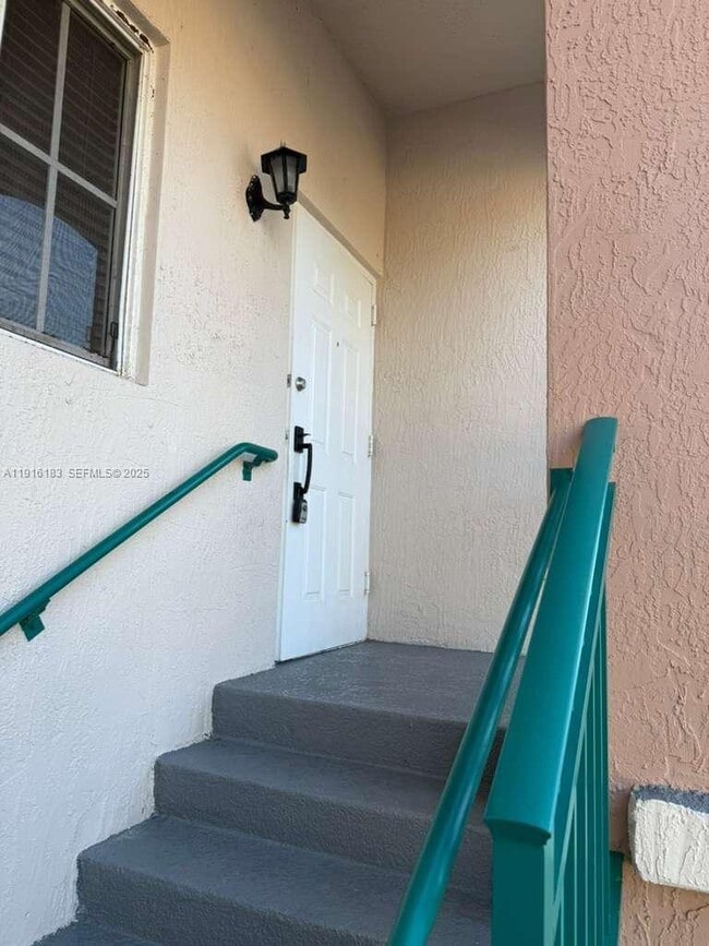 1300 SE 31st Ct in Homestead, FL - Foto de edificio - Building Photo