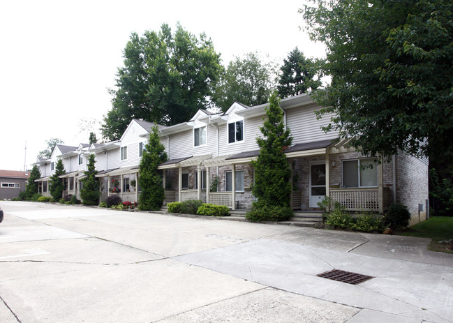 Sackett Apartments in Cuyahoga Falls, OH - Foto de edificio - Building Photo