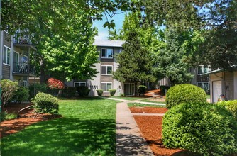 Center Plaza in Beaverton, OR - Building Photo - Building Photo