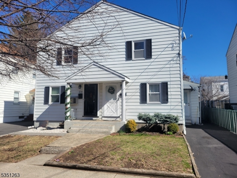 208 N 17th St in Bloomfield, NJ - Foto de edificio