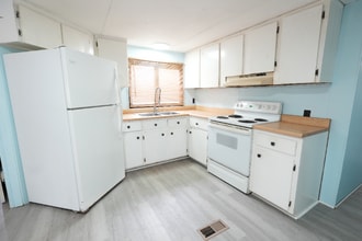 206 Cedar St in Rhodhiss, NC - Foto de edificio - Building Photo