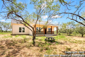 255 County Rd 146 in Floresville, TX - Building Photo - Building Photo