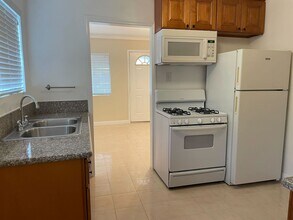 319 N Coronado St in Los Angeles, CA - Building Photo - Building Photo