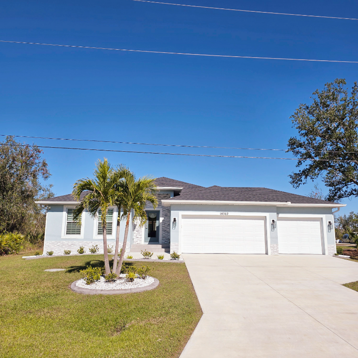 14362 Maidstone Ave in Port Charlotte, FL - Building Photo