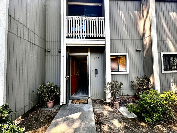1578 Newborough Dr in Sacramento, CA - Building Photo