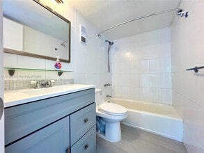 2530 SW 3rd Ave, Unit 103 in Miami, FL - Foto de edificio - Building Photo