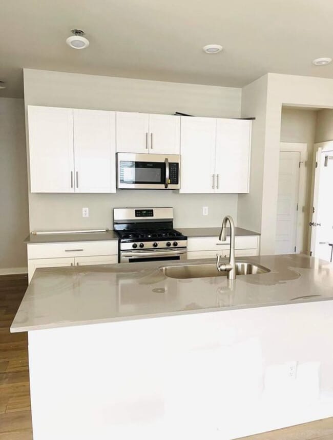 537 Torrey Pines Ln in Lebanon, TN - Foto de edificio - Building Photo