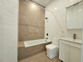 715 Park Ave, Unit 1C in East Orange, NJ - Foto de edificio - Building Photo