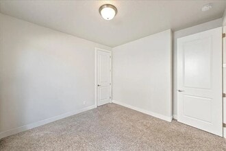 227 W White Pearl Dr in Washington, UT - Building Photo - Building Photo