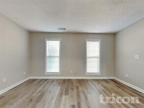 3845 Forsythia Way in Douglasville, GA - Foto de edificio - Building Photo