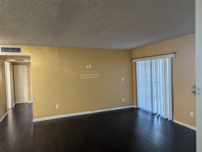 9612 W McNab Rd in Tamarac, FL - Building Photo - Building Photo