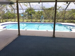 1517 SE Crown St in Port St. Lucie, FL - Building Photo - Building Photo