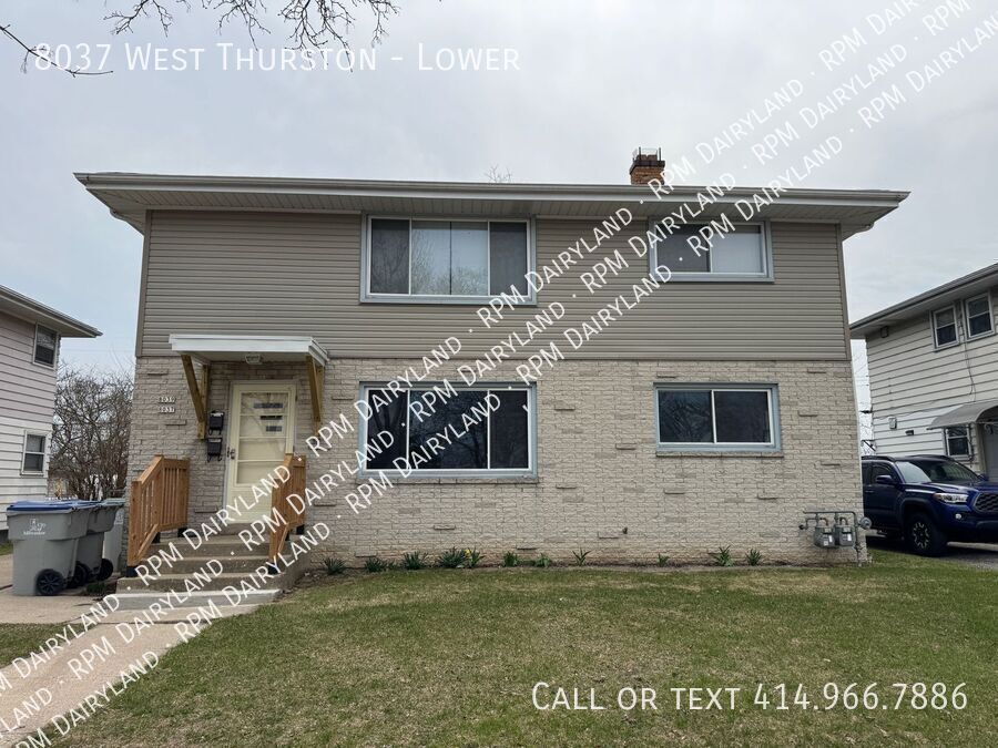 8037 W Thurston Ave in Milwaukee, WI - Foto de edificio