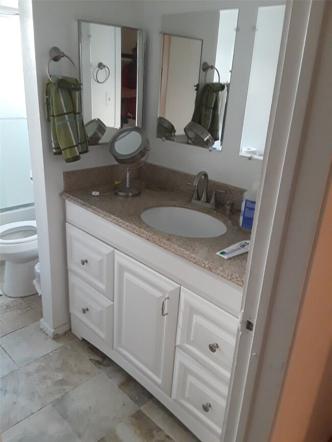 13811 Towne W Blvd in Sugar Land, TX - Building Photo - Building Photo