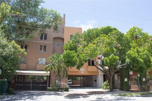 2630 SW 28th St in Miami, FL - Building Photo