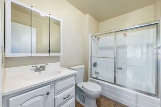 7853 State St in Huntington Park, CA - Building Photo - Interior Photo