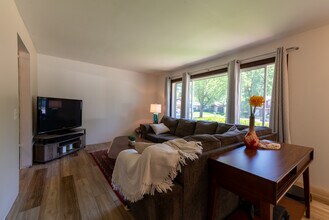 5310 Trafalger Pl in Madison, WI - Foto de edificio - Building Photo