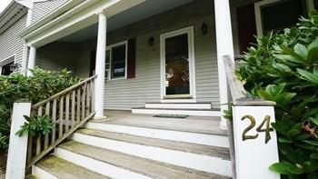 24 Concord Dr-Unit -A in Middletown, RI - Foto de edificio - Building Photo