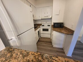 600 Layne Blvd in Hallandale Beach, FL - Building Photo - Building Photo