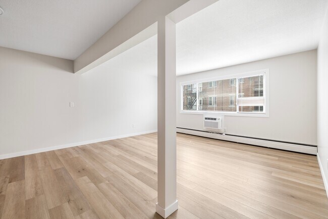 2151 Hamilton St in Regina, SK - Building Photo - Building Photo