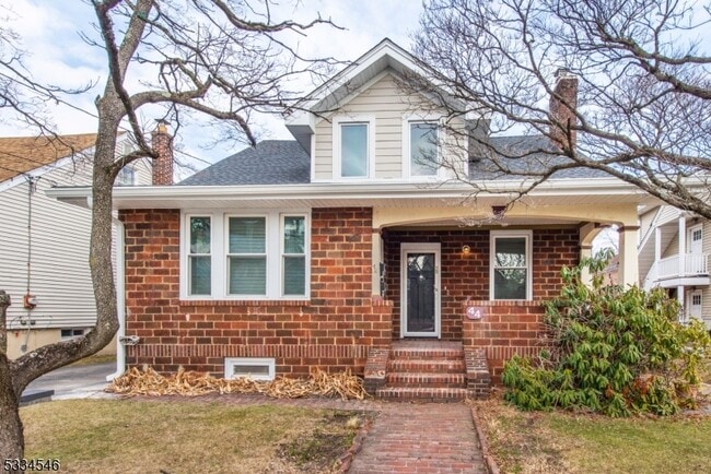 44 Centre St in Nutley, NJ - Foto de edificio - Building Photo
