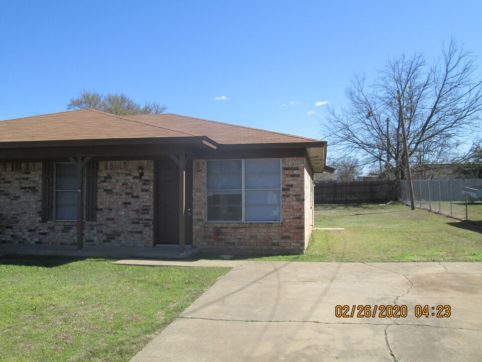 2029 Brandi Ln in Granbury, TX - Building Photo