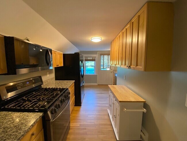 34 A Howard St in Watertown, MA - Building Photo - Building Photo