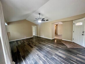 5426 Vista Run Dr in San Antonio, TX - Building Photo - Building Photo