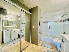 9800 S Ocean Dr in Jensen Beach, FL - Building Photo - Building Photo