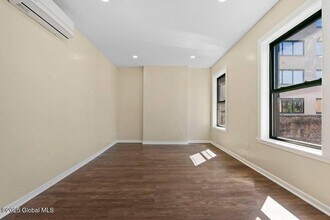 170 Washington Ave in Albany, NY - Building Photo - Building Photo