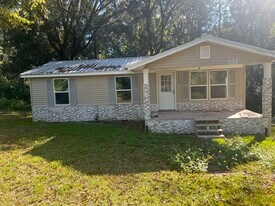 1678 Shady Rest Rd in Havana, FL - Building Photo