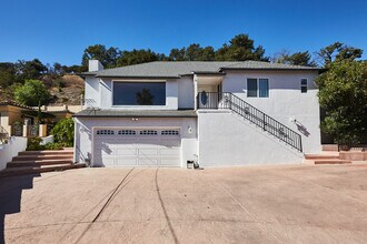 4007 Sumac Dr in Sherman Oaks, CA - Foto de edificio - Building Photo