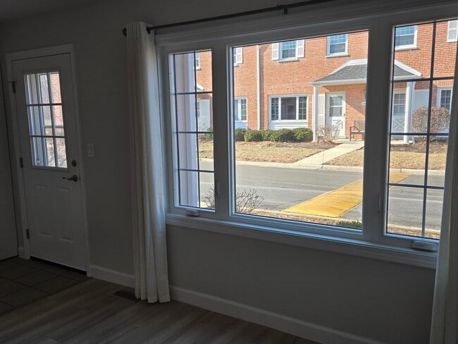 2136 Rugen Rd in Glenview, IL - Building Photo - Building Photo