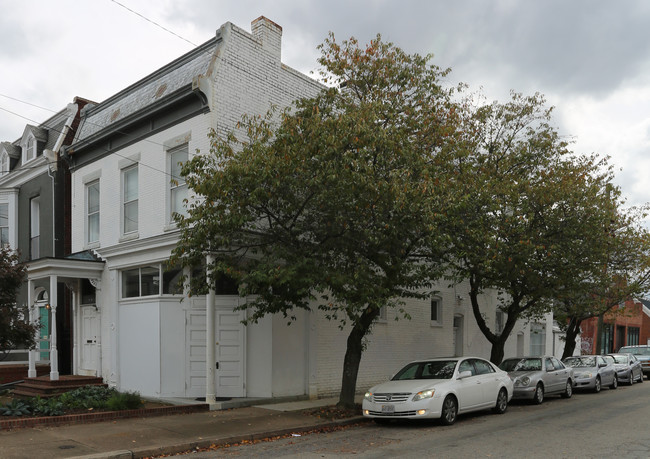 1829 W Main St in Richmond, VA - Foto de edificio - Building Photo