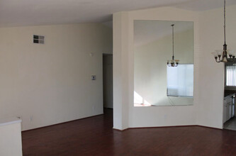 4039 E Ave R-6 in Palmdale, CA - Building Photo - Building Photo