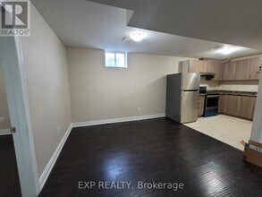 340 Father Tobin Rd in Brampton, ON - Building Photo - Building Photo