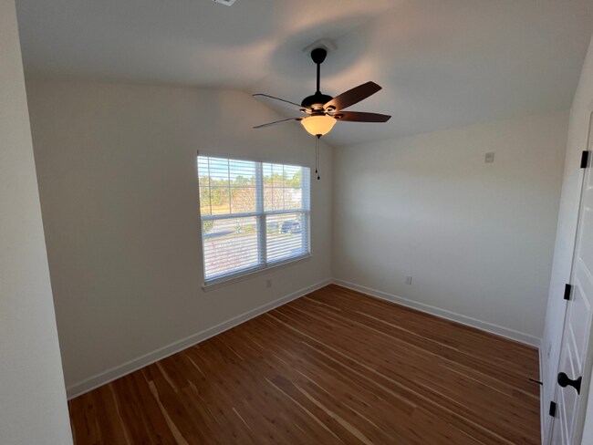 4616 Crossing Ct-Unit -201 in Pace, FL - Foto de edificio - Building Photo