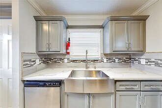 7825 Cook Rd in Houston, TX - Building Photo - Building Photo