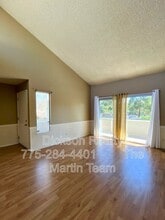 2519 Sunny Slope Dr in Sparks, NV - Foto de edificio - Building Photo
