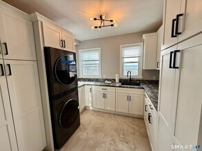 24 Cross St in New Britain, CT - Building Photo - Building Photo