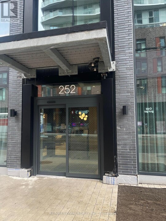 252-2252 Church St in Toronto, ON - Building Photo