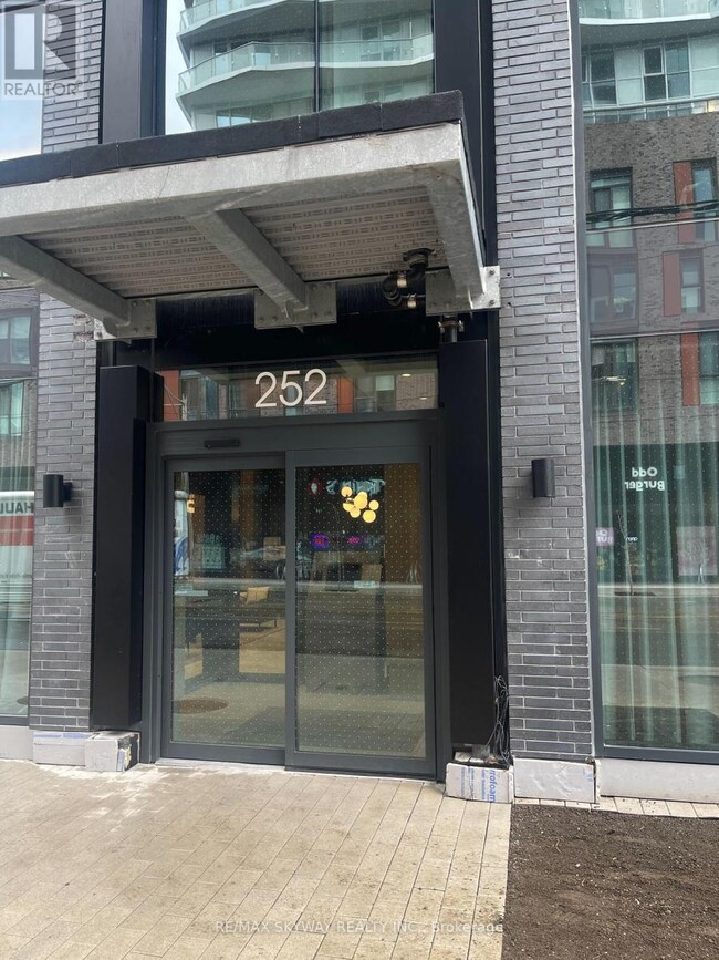 252-2252 Church St