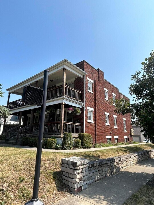 922 Northwest Blvd in Columbus, OH - Building Photo