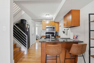 520 S 4th St in Philadelphia, PA - Foto de edificio - Building Photo