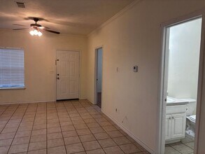 616 Vicki Dr-Unit -616 B in Huntsville, TX - Building Photo - Building Photo
